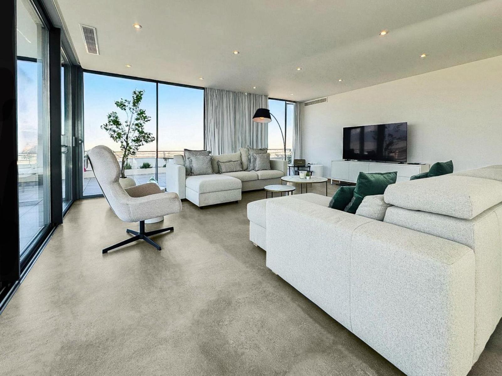 Deluxe Penthouse Apartment *